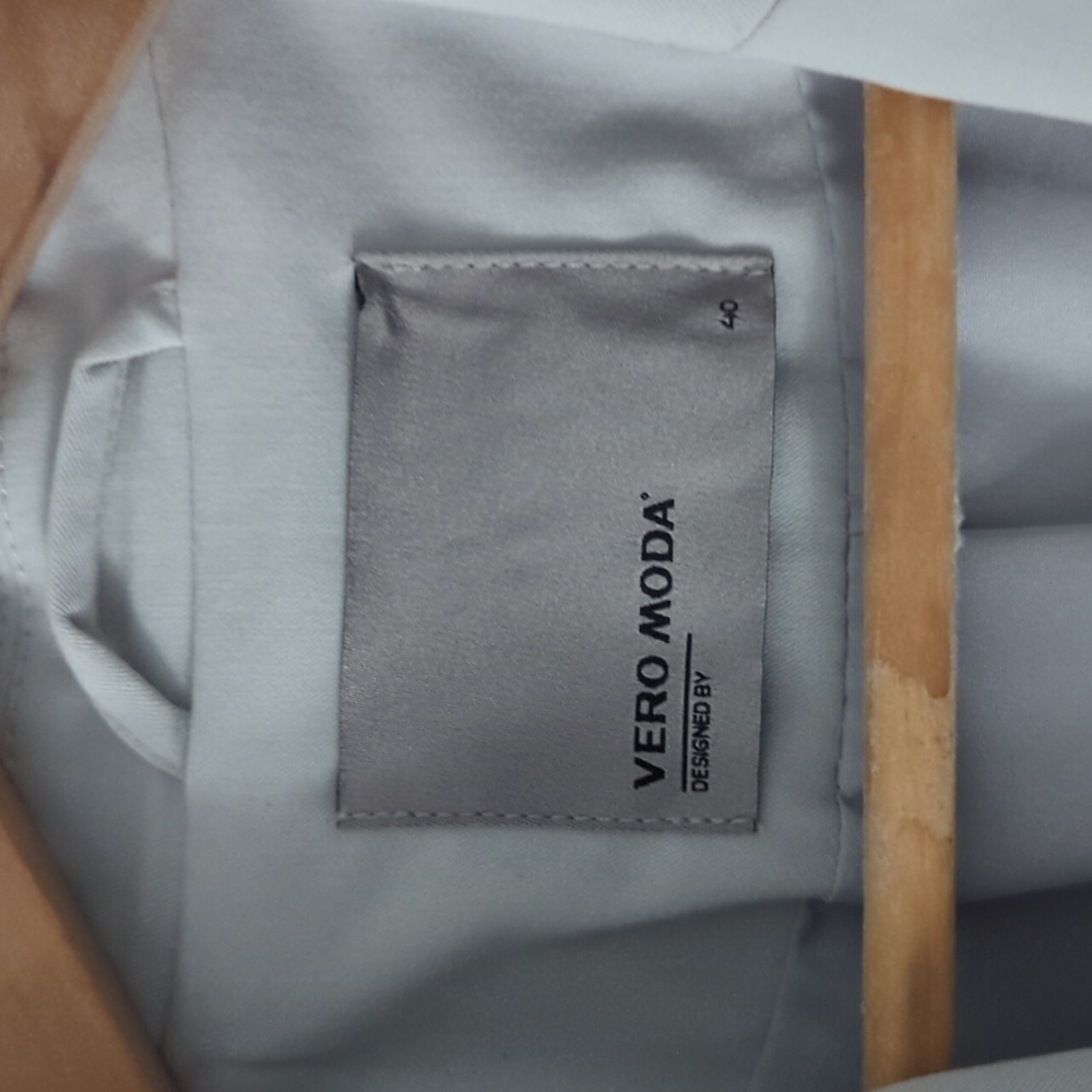 Vero Moda Soft Gray Jacket - Picture 2 of 2